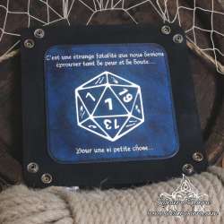 Piste à dé D20 sur l'échec critique